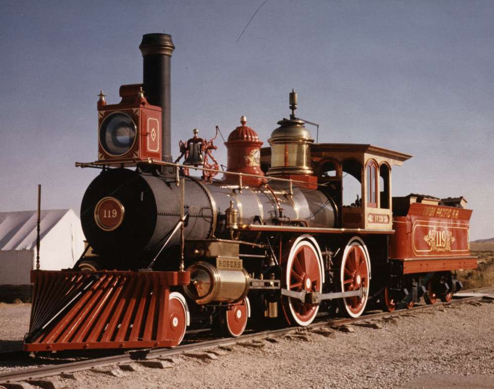 Steam engine of train фото 118